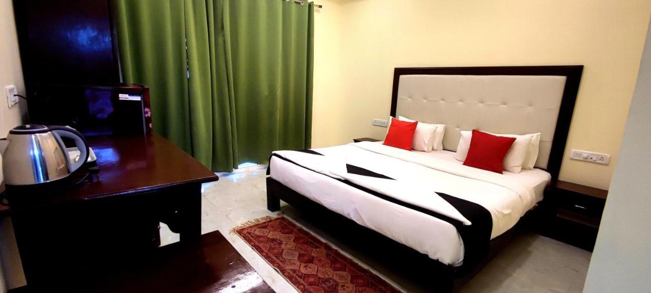 Royal Tulip Beach Cottages Arambol Exteriör bild