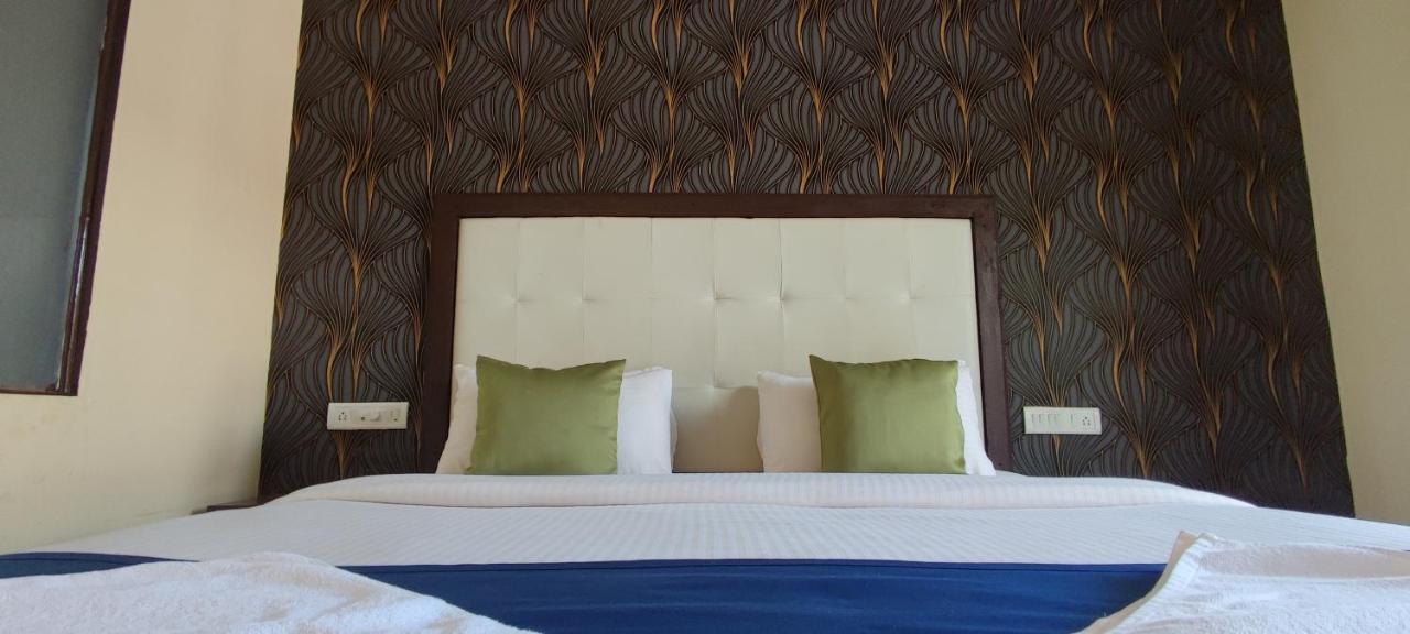 Royal Tulip Beach Cottages Arambol Exteriör bild