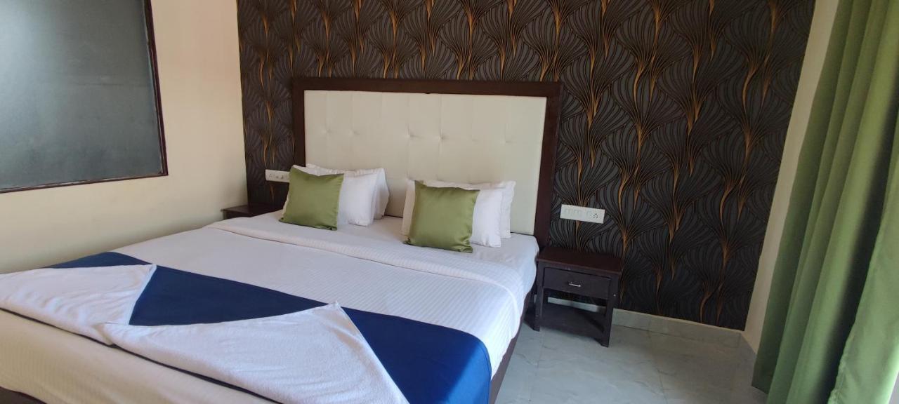 Royal Tulip Beach Cottages Arambol Exteriör bild