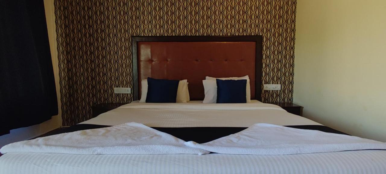 Royal Tulip Beach Cottages Arambol Exteriör bild